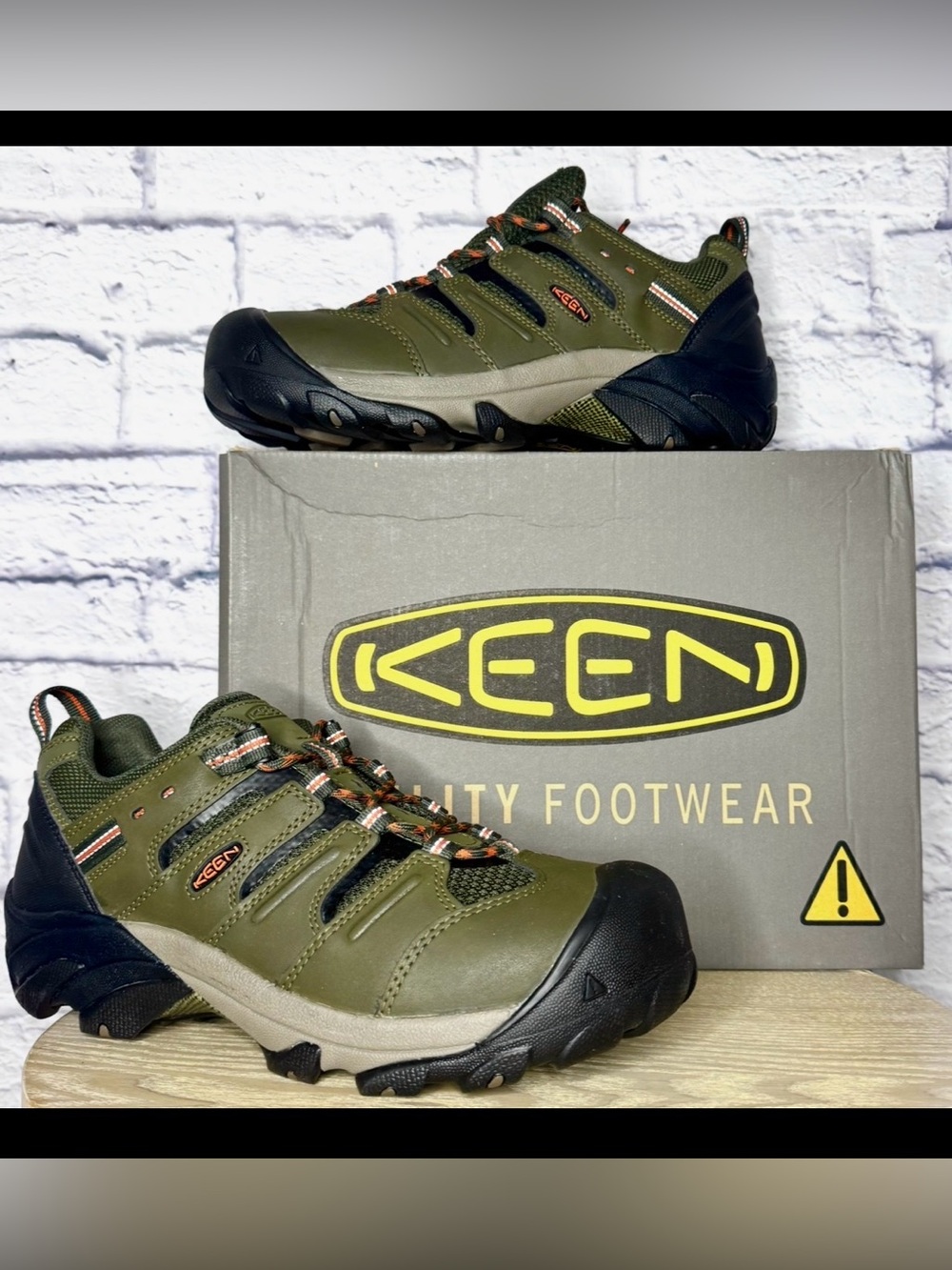Keen Men's Olive Green and Black Low Trail Shoes Sz 11.5W